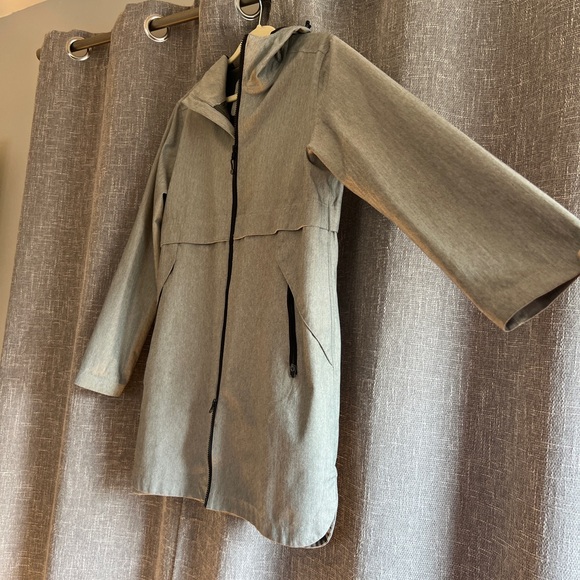 Mondetta brand tailored gray hooded women's zippered raincoat - size Large - Picture 2 of 16